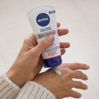 Crema de Manos Reparadora 3 en 1 100ml-198768 Crema de Manos Reparadora 3 en 1 100ml-198768 2